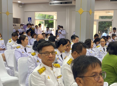 พิธีเจริญพระพุทธมนต์และทำบุญตักบาตร ถวายพระราชกุศล ... พารามิเตอร์รูปภาพ 3