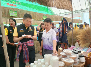 สหกรณ์จังหวัดพิษณุโลกพร้อมคณะเข้าร่วมเป็นเกียรติในพิธีเปิดงาน “Co-op Market Fairพลังสหกรณ์ ขับเคลื่อนสินค้าเกษตรอัตลักษณ์พื้นถิ่น by สหกรณ์นิคมคลองสวนหมาก จำกัด ... พารามิเตอร์รูปภาพ 3